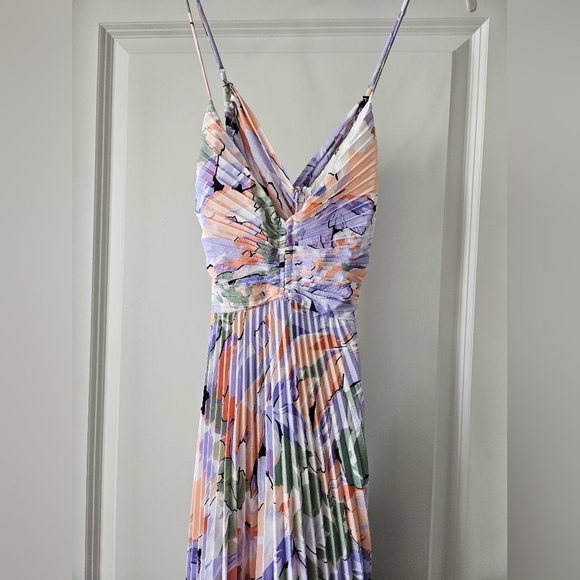 NWT ASTR the Label Blythe Floral Plisse Midi Dress | Coral Multi | Size M - Picture 5 of 8